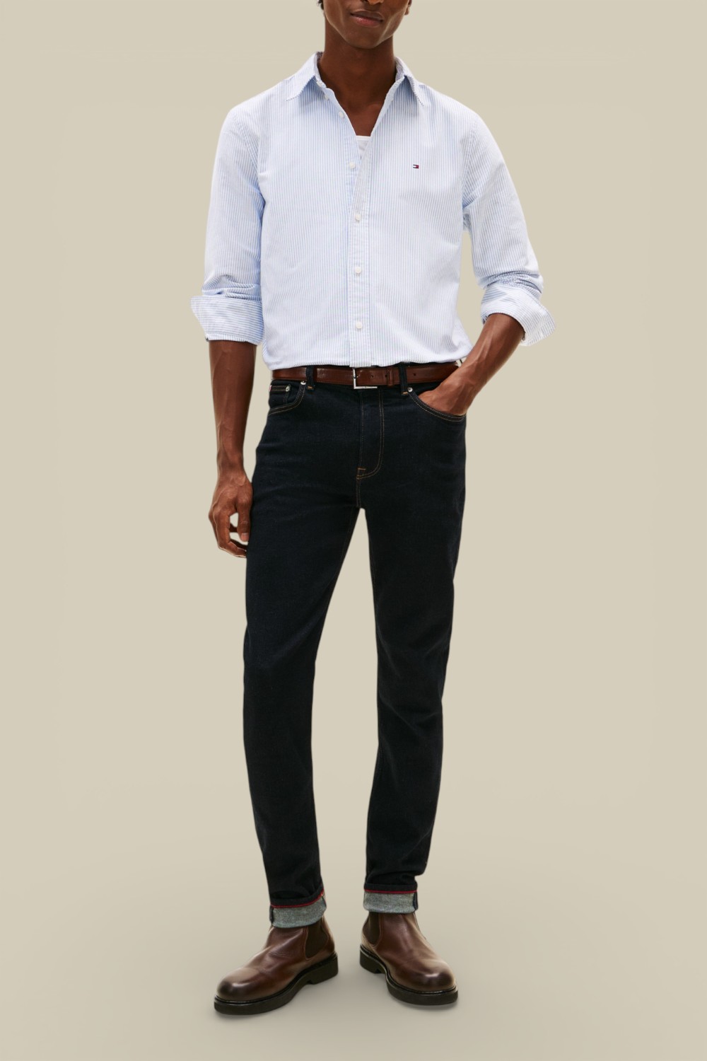 תמונת כל הלוק של חולצה מכופתרת פסים